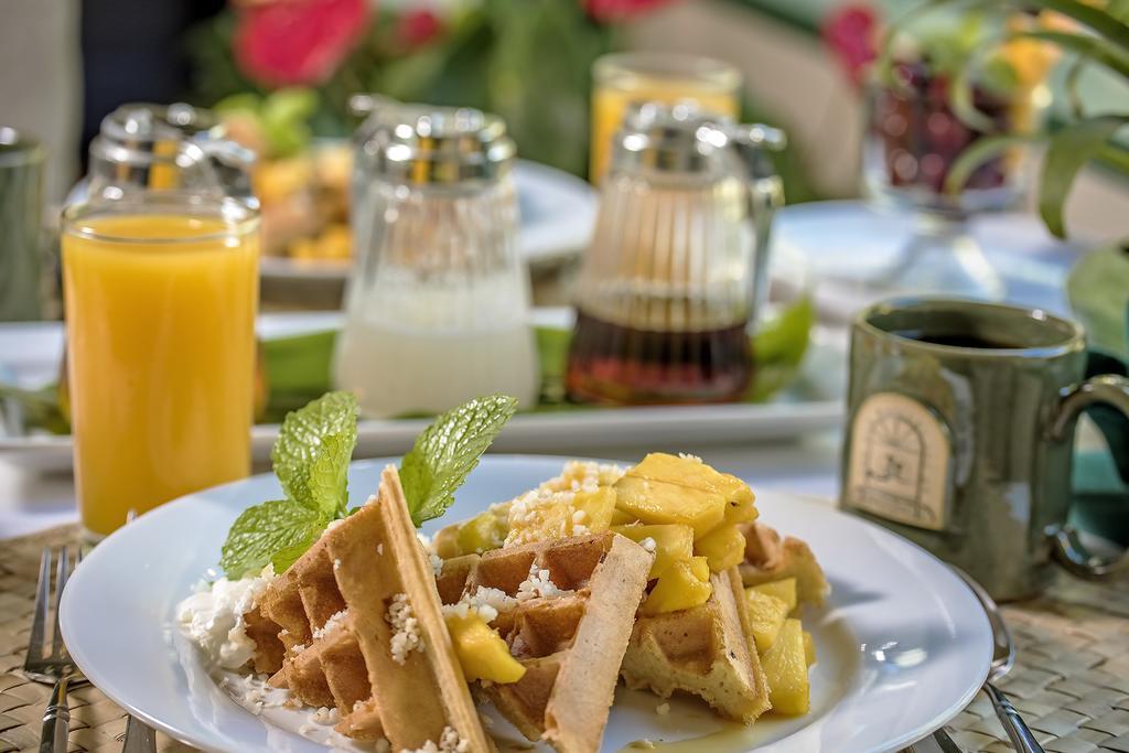The Historic Wailuku Inn Maui Экстерьер фото